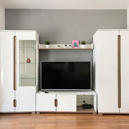 Kasprzaka Free Parking Studio *