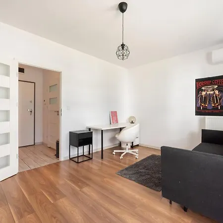 Kasprzaka Free Parking Studio
