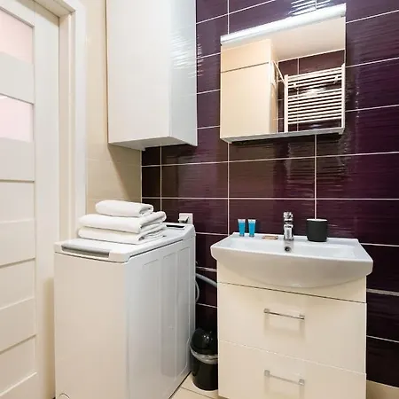 Kasprzaka Free Parking Studio